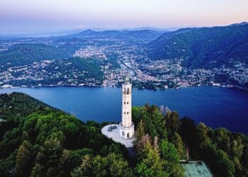 Brunate, terrazza su Como e gioiello del Liberty italiano