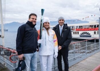 La fiaccola olimpica ha solcato il Maggiore sul piroscafo Piemonte