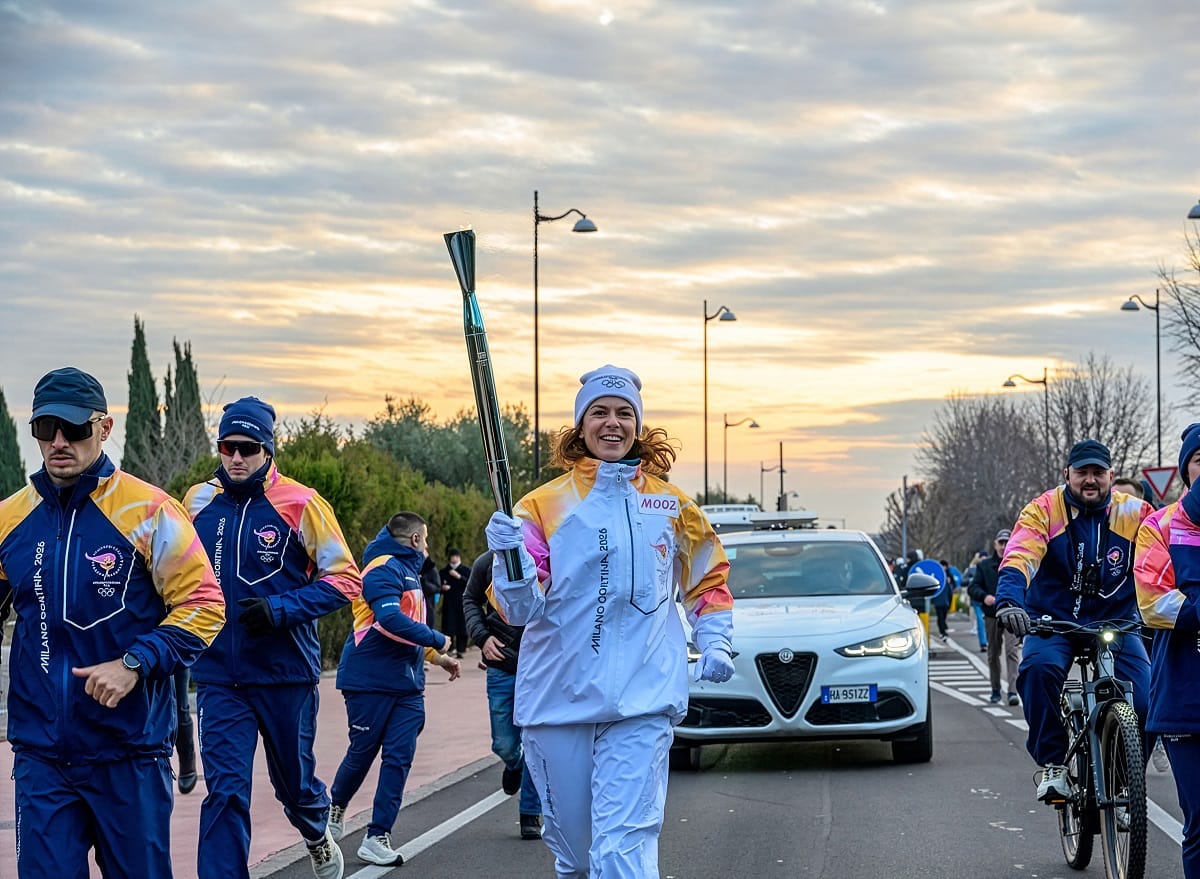 Sul lago di Garda la fiamma olimpica accende il senso di comunità