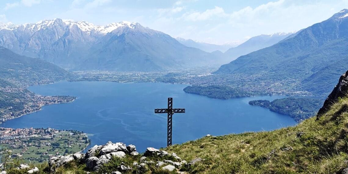 Panorama mozzafiato su tutto il lago da Sasso di Musso