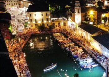 Il Palo della Cuccagna tocca le 90 edizioni e Lazise si veste a festa