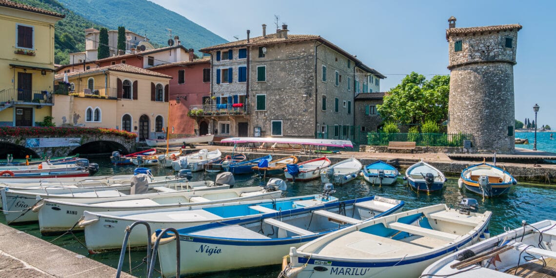 L’incanto di Cassone, il borgo dei pescatori sospeso nel tempo
