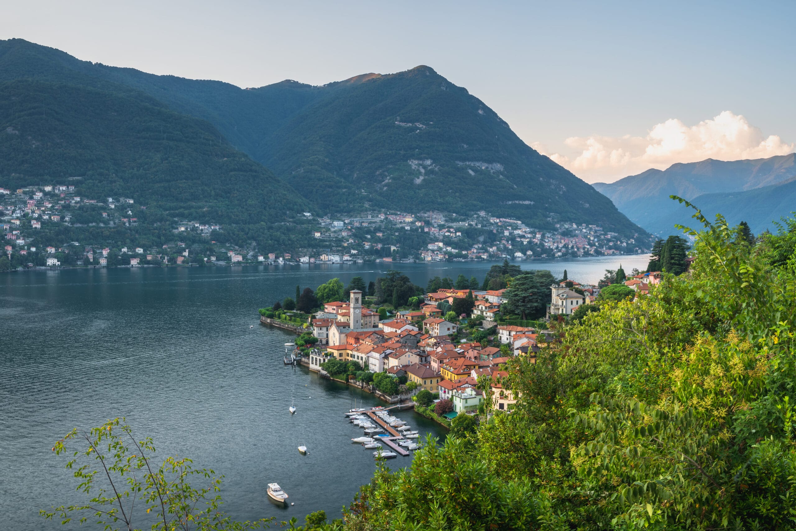 From Torno to Montepiatto: a circular trek through history and scenery