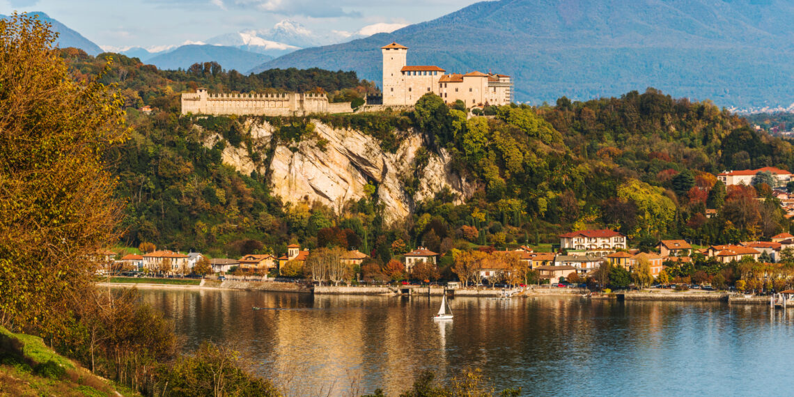 Il lago si vive anche di sera